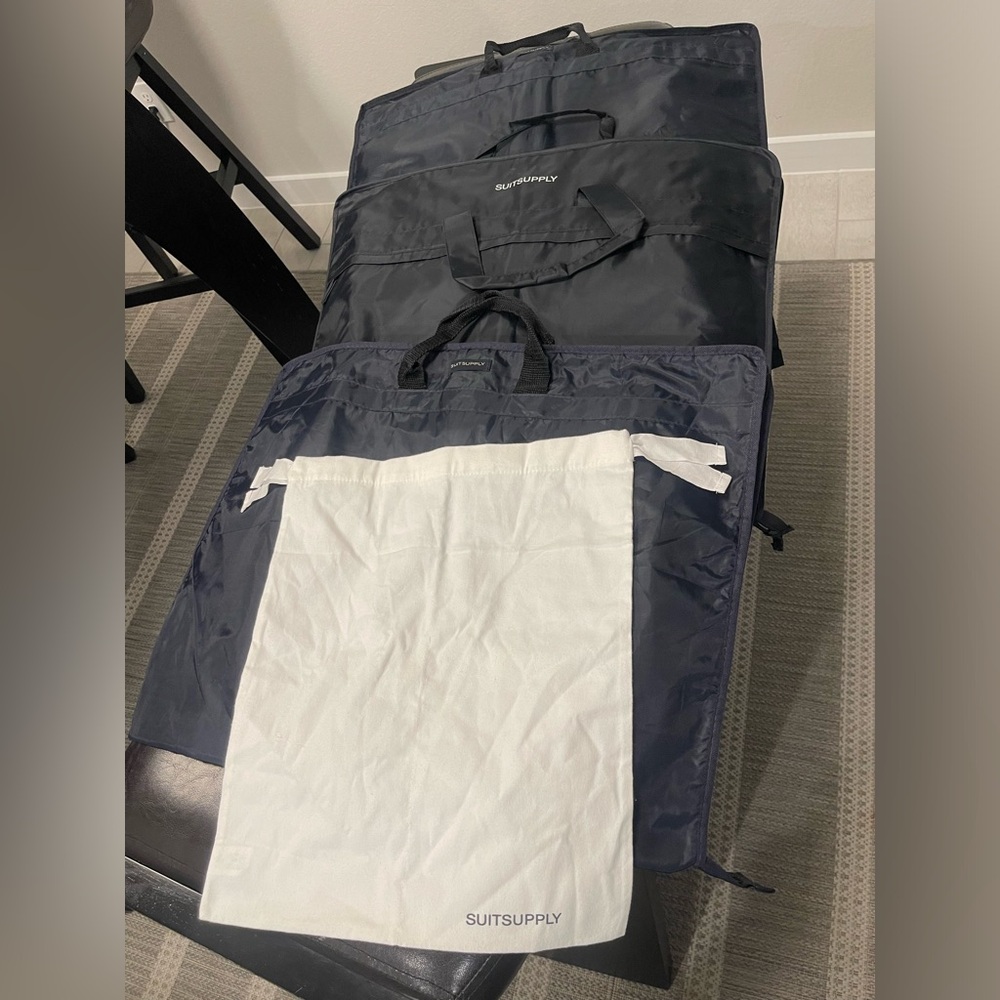 Lot of 3 Suitsupply foldable garment bags and 1 double sided shoe bag